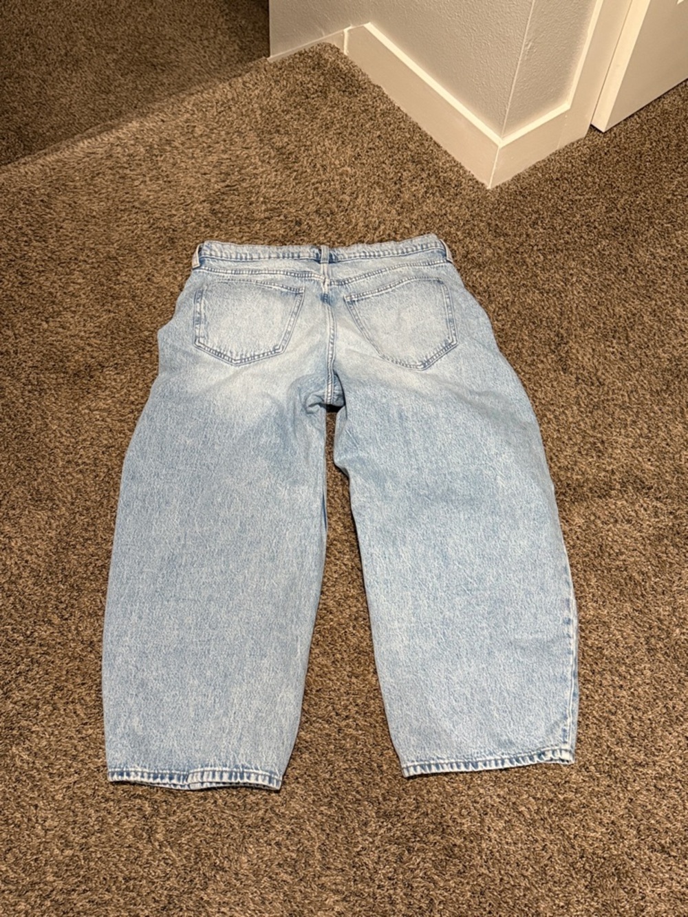 Universal Thread Light Blue High-Rise Relaxed Jeans - Picture 3 of 3